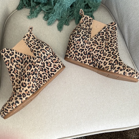 TOMS wedge bootie-size 10 - Picture 5 of 6
